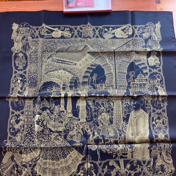 Vintage Hermès Scarves - Picture 10 of 16